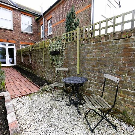 וורטינג Quirky Spacious Ground Floor Victorian Garden Flat מראה חיצוני תמונה